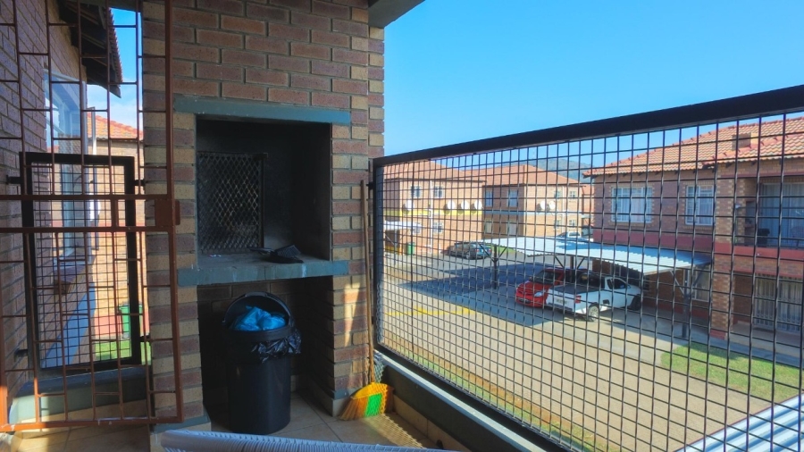 To Let 2 Bedroom Property for Rent in Waterval East North West